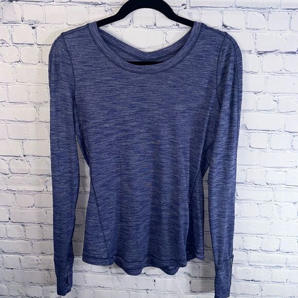 ✨ Long Sleeve Lululemon Workout Top - Size 6, Small Hole Near Bottom - Picture 1 of 5